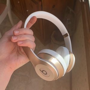 Flawless wireless on ear Beats!